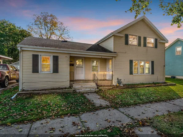 208 N Superior St, De Pere, WI 54115