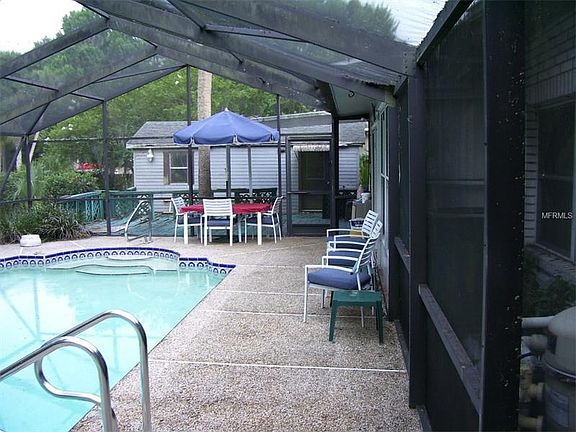 3rd image of 1500 Park Dr
