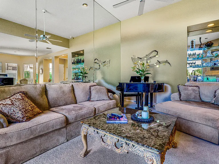 496 Desert Holly Dr — Photo 8