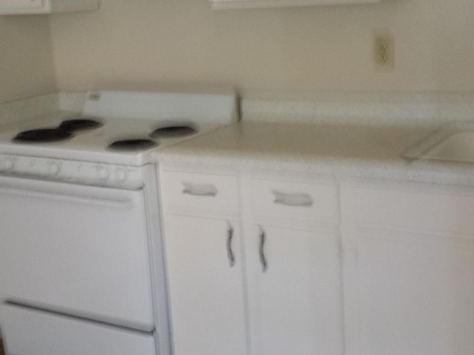 1st image of 482 Hawthorn Ave