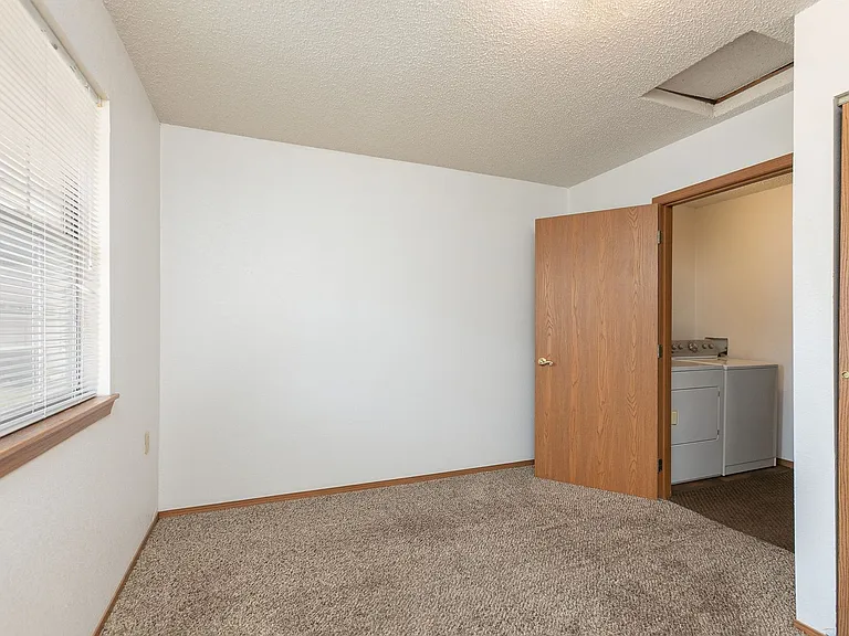 1735 Hazel Ave — Photo 6
