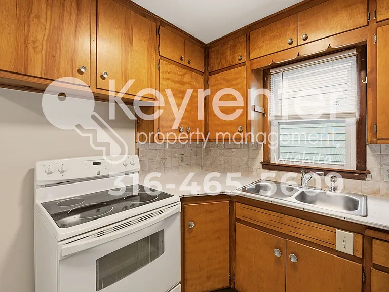 2060 S Euclid St — Photo 12