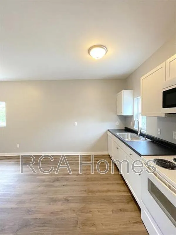 1 bed, 1.0 bath, 450 sqft, $775 — Photo 3