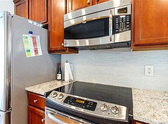 5th image of 927 White Point Dr