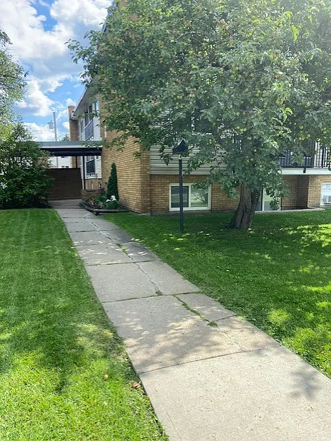11821 105 Street Edmonton — Photo 2