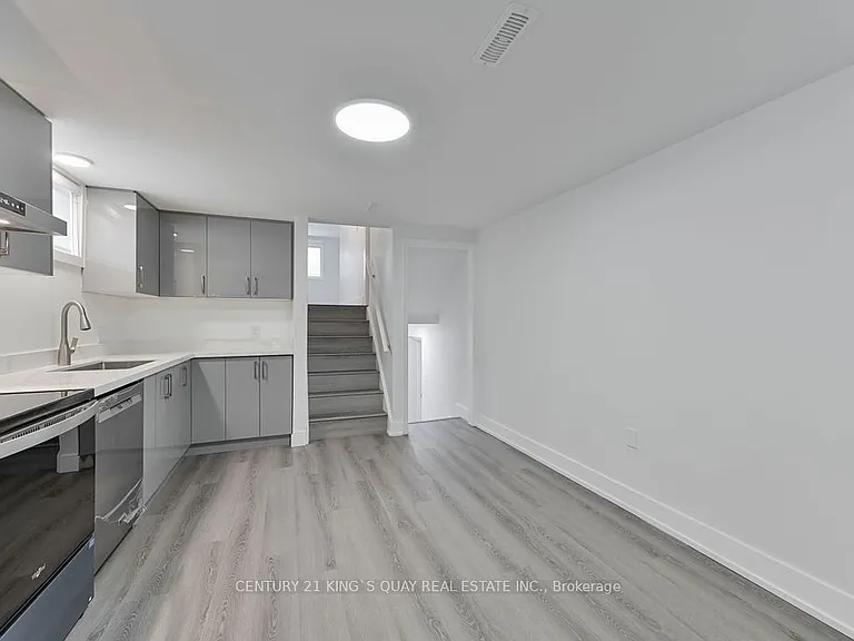 989 Old Cummer Ave #LOWER — Photo 9