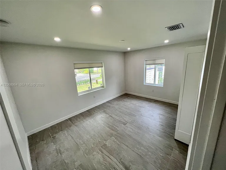 850 NE 127th St — Photo 13