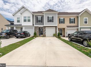 223 Charterhouse St, Falling Waters, WV 25419