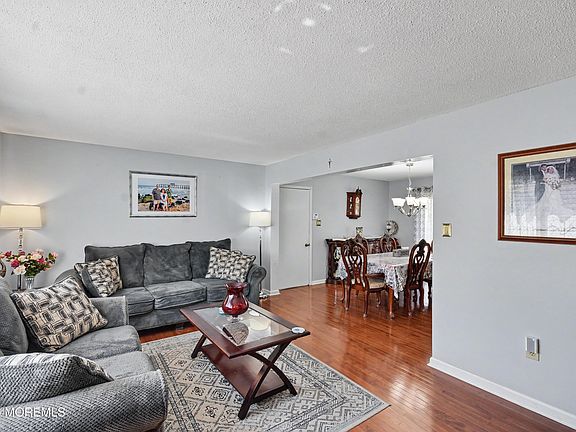 4th image of 3 Hemlock Hill Road
