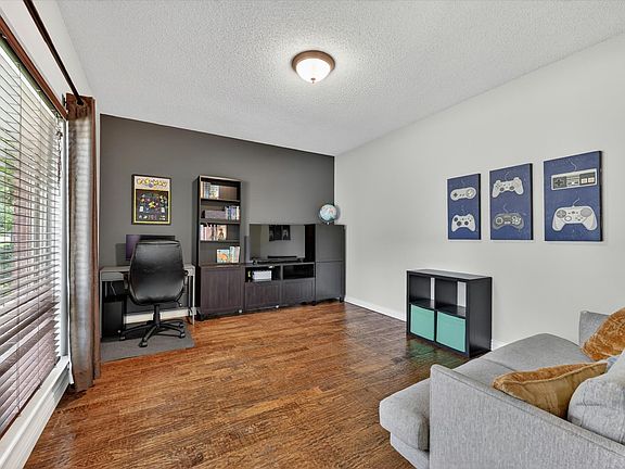 4th image of 817 Sterling Ct