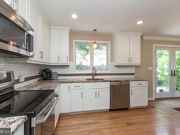 5th image of 10700 Brunswick Ave