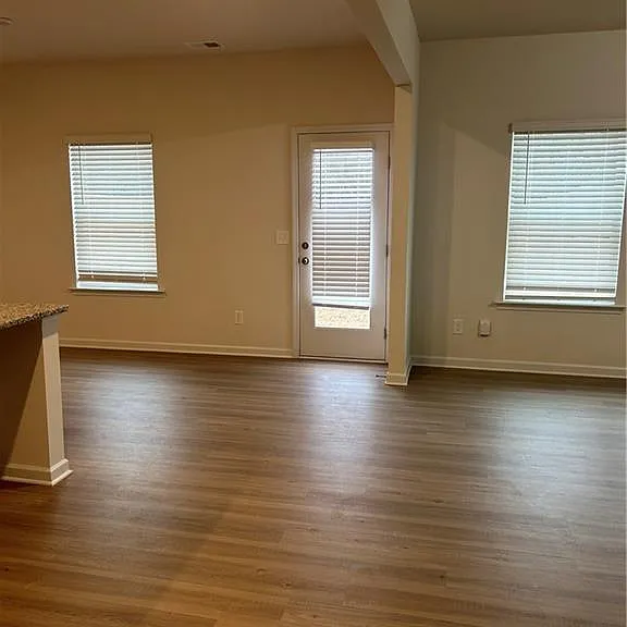 655 Mountaintop Rd SW — Photo 2