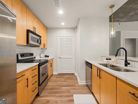 4th image of 250 Pharr Rd #205