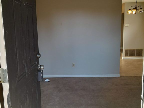 5th image of 1 Meredith Ct E #0