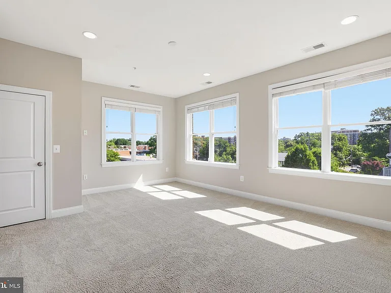 1100 S Edgewood St — Photo 36