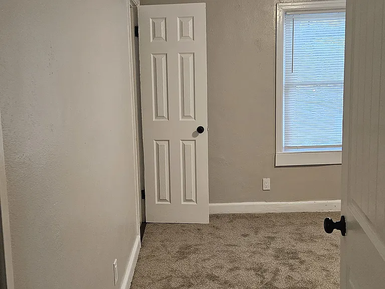 1044 George Washington Hwy N — Photo 11