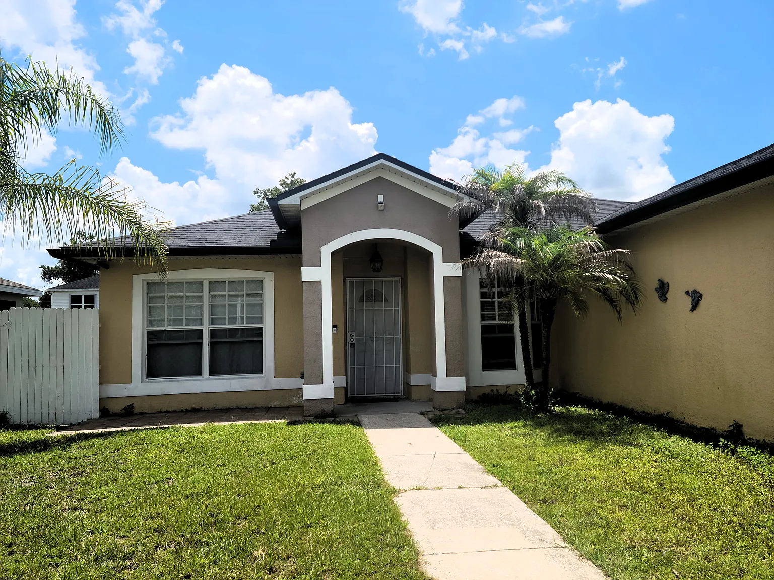 3 bed, 1422 sqft, $1,800 — Photo 1