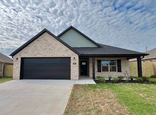 551 Woodplains Ave, Springdale, AR 72762