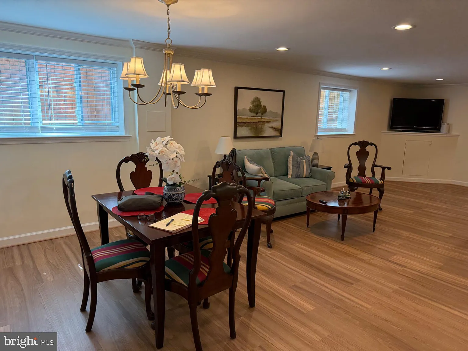 2 bed, 1.0 bath, 2884 sqft, $1,900 — Photo 3