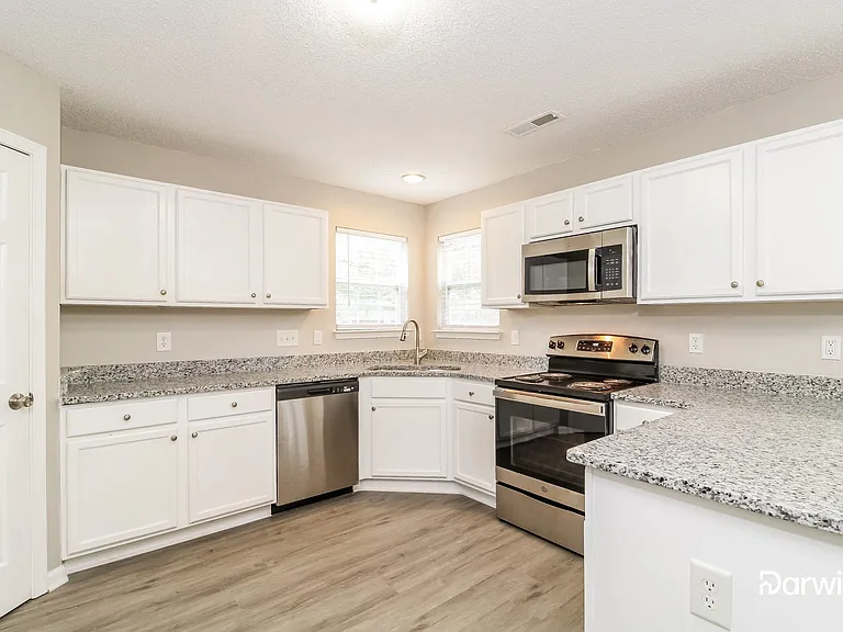 4807 Chapel Ridge Dr — Photo 2