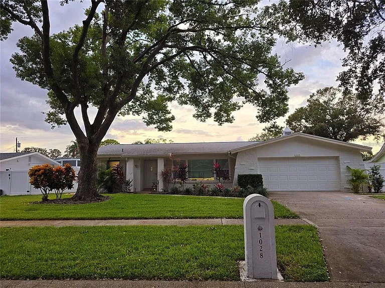 1028 Chinaberry Rd — Photo 34