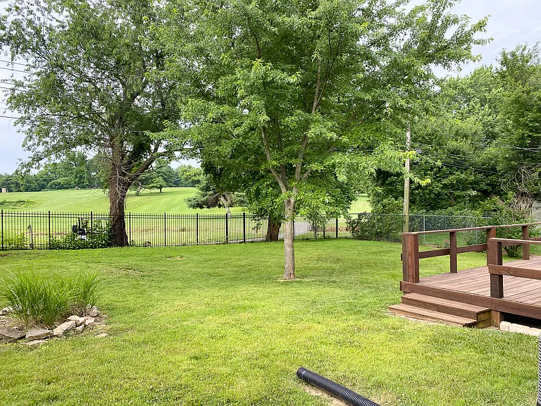 872 Summerville Dr — Photo 25