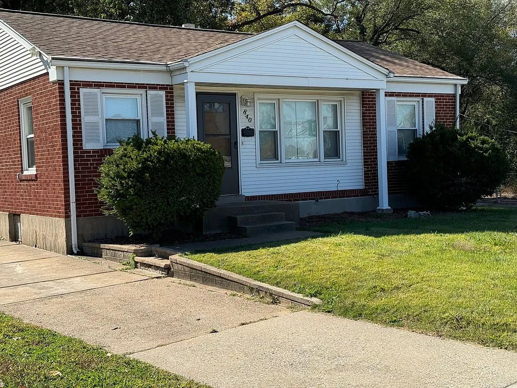 2 bed, 1.0 bath, 816 sqft, $1,350 — Photo 1