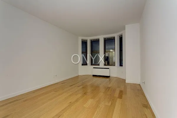 Rented by Onyx Group of New York | media 18