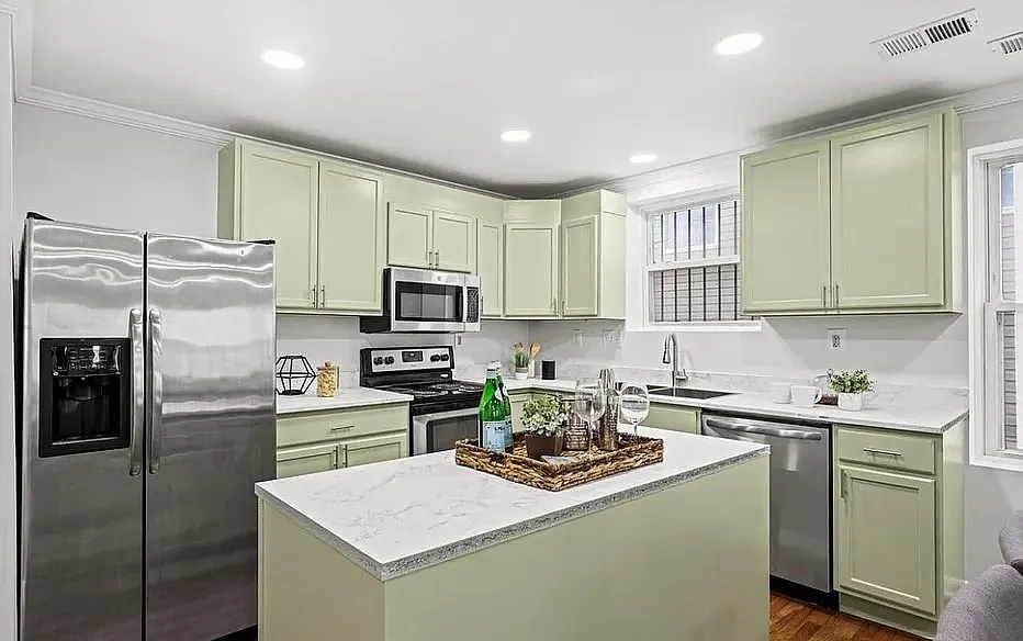 5 bed, 3.0 bath, 1570 sqft, $6,250 — Photo 4