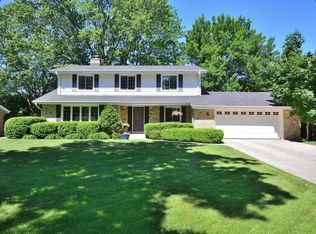 4425 N 110th St, Wauwatosa, WI 53225