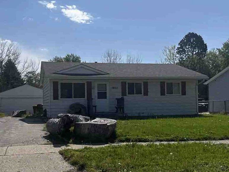 1st image of 7823 Venus St
