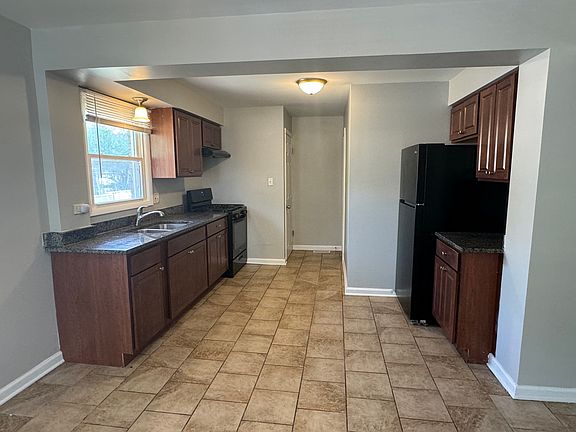 4th image of 16335 Woodlawn East Ave