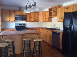 75 Perry St, Bristol, RI 02809