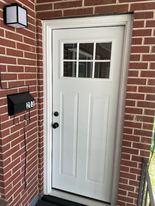 Spacious Beautiful Renovated 2-Bedroom Downtown Longmont, First Month Free Rent Summer Promo — Photo 1