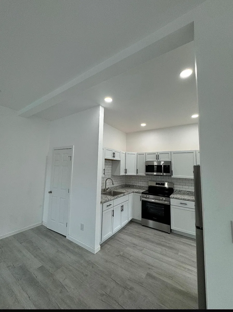 Building Photo - 547 N 8th St #2