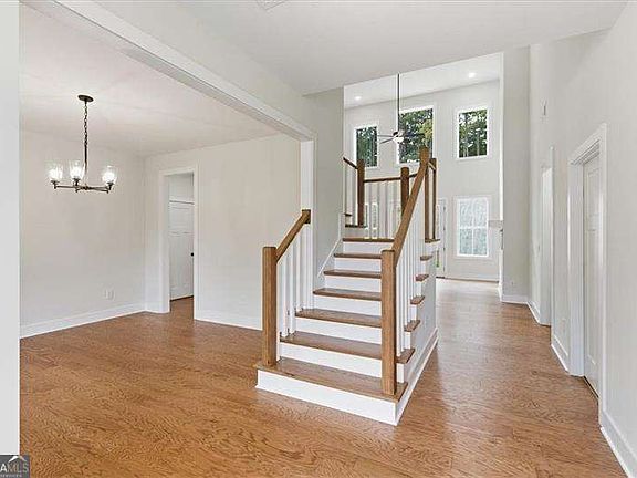 5th image of 9 Everwood Ct