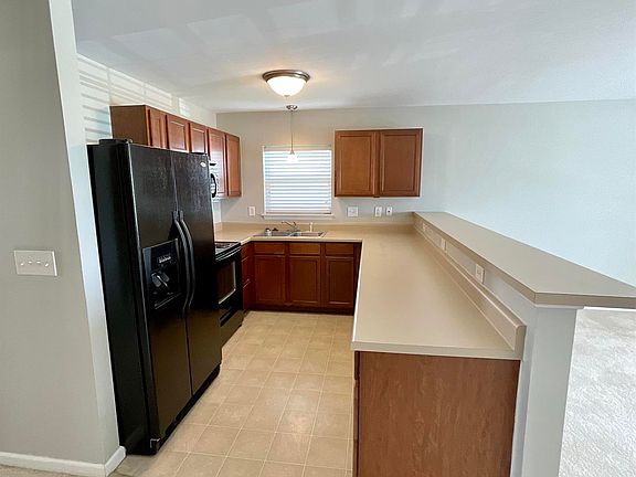 3rd image of 721 Tower Grove Dr APT B