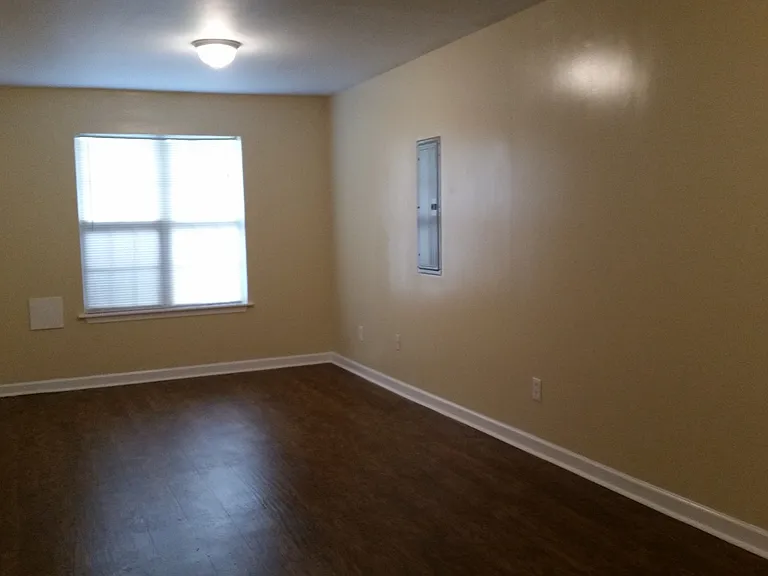215 Bainbridge Cir — Photo 15