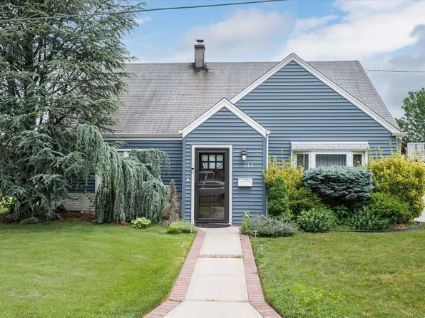 511 Maple Avenue, Uniondale, NY 11553