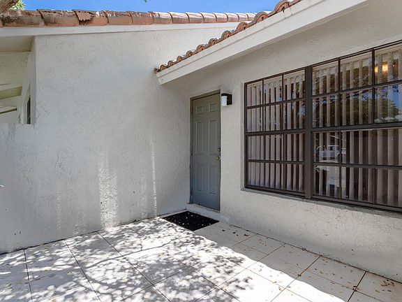 3rd image of 470 Hardwood Place