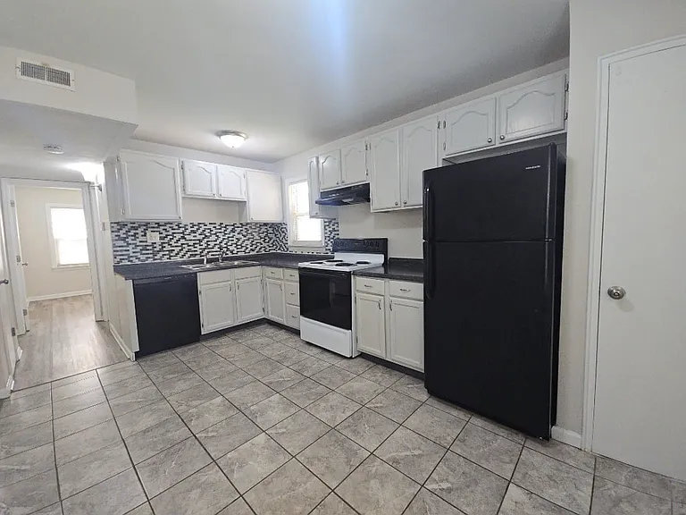 1011 Blakley Dr — Photo 6
