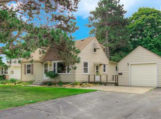 6745 Olympia St, Golden Valley, MN 55427