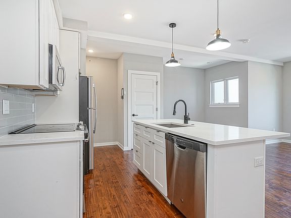 Breakfast Bar / Kitchen