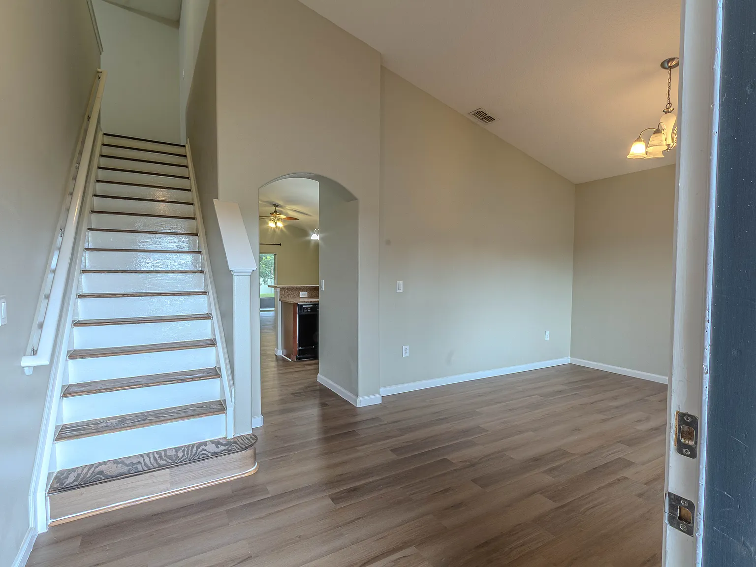 4 bed, 2.5 bath, 2400 sqft, $2,400 — Photo 2