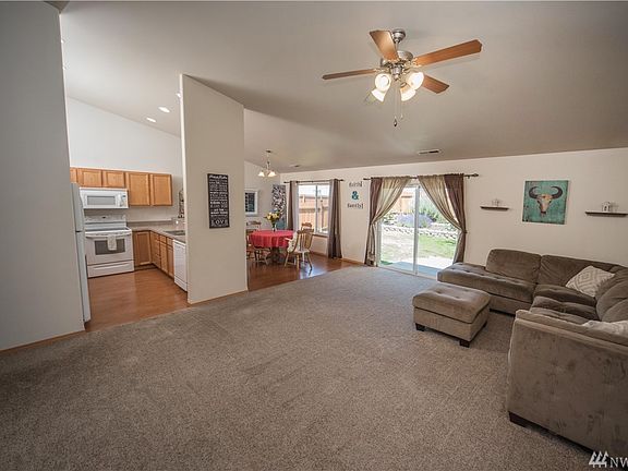 3rd image of 211 E Kristen Ave