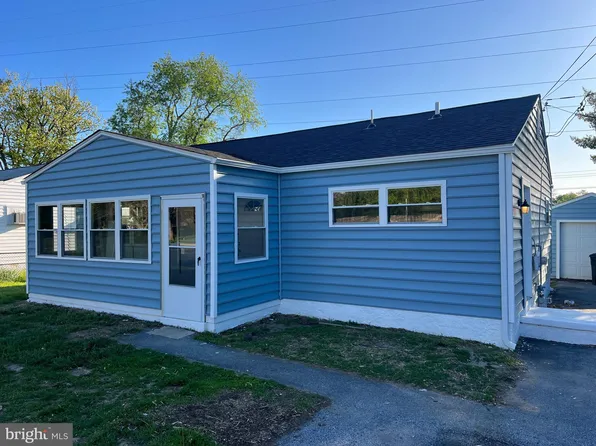 617 Moores Ln, New Castle, DE 19720