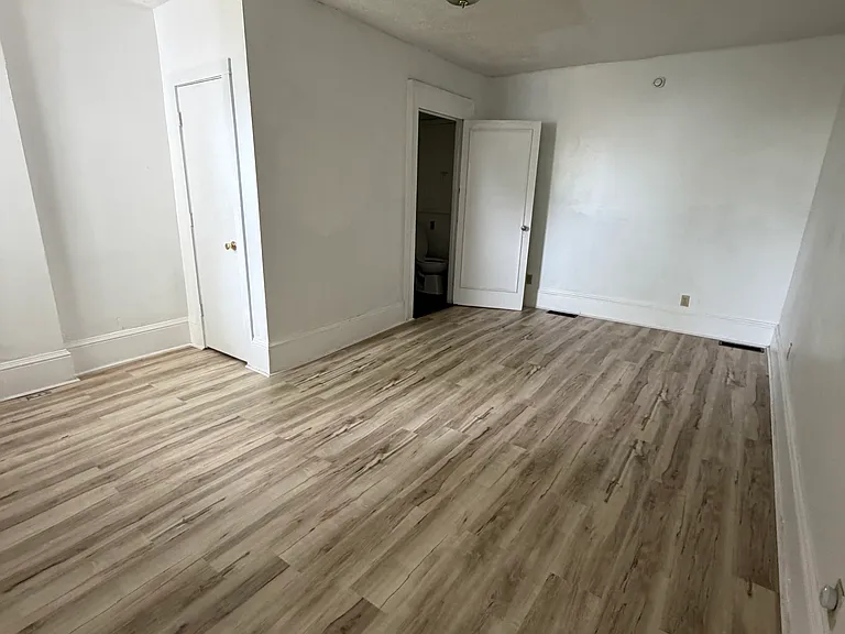 314 E Walnut St #5 — Photo 7