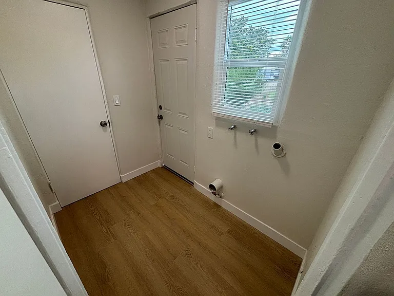 24337 Myers Ave — Photo 18