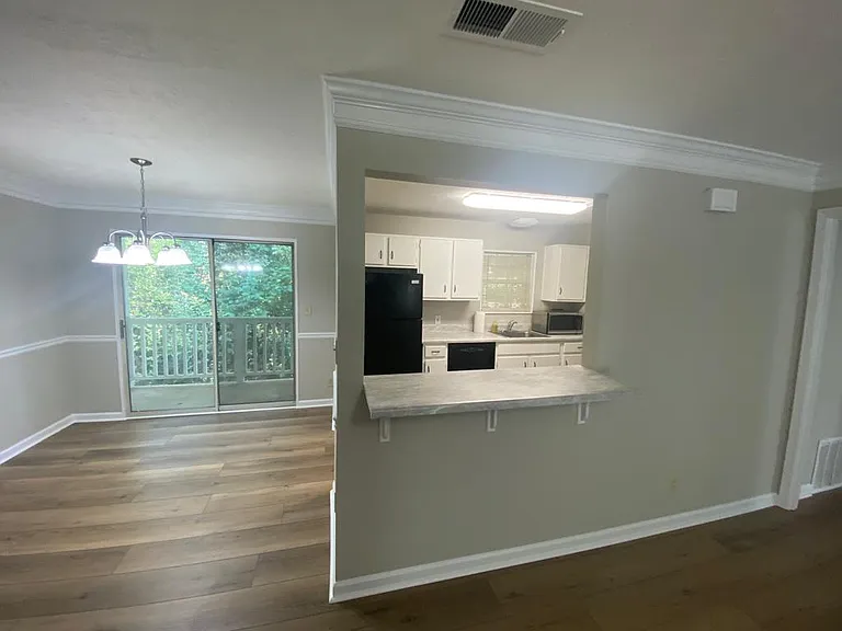 102 Sterling Ct — Photo 3