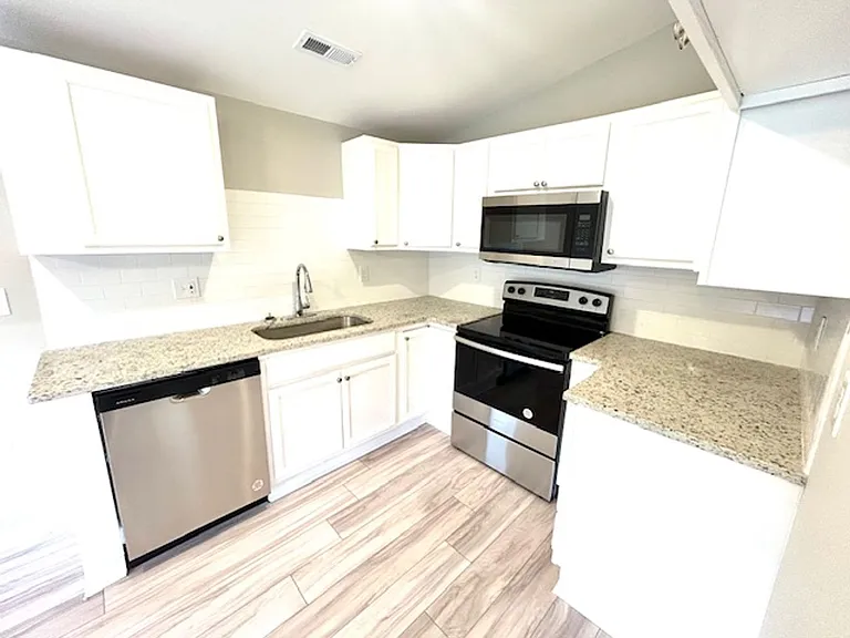 2909 Meridian St NE — Photo 3